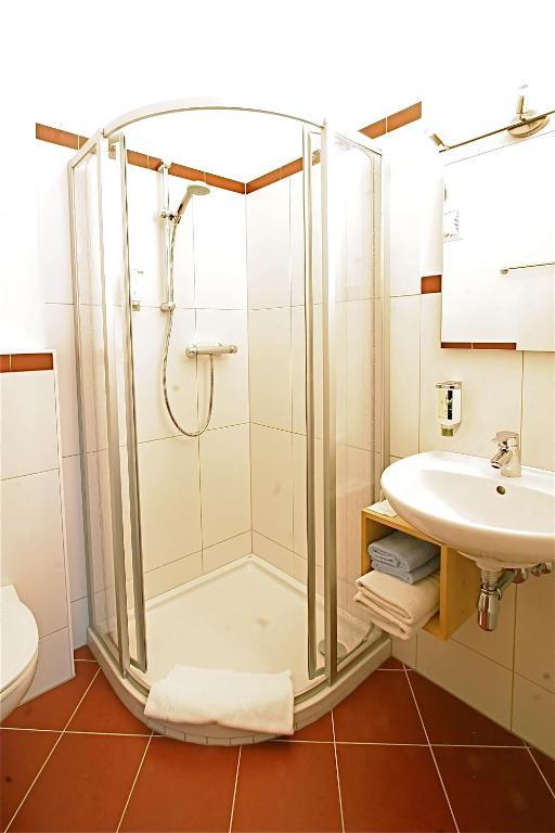 Hotel Tschitscher Nikolsdorf Zimmer foto